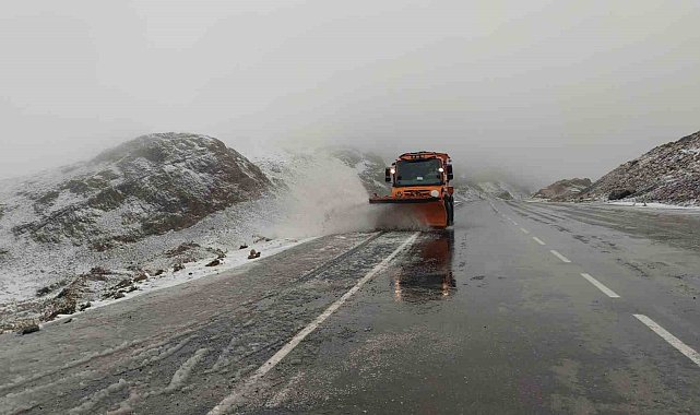 Karayolları ekipleri kış mesaisine erken başladı