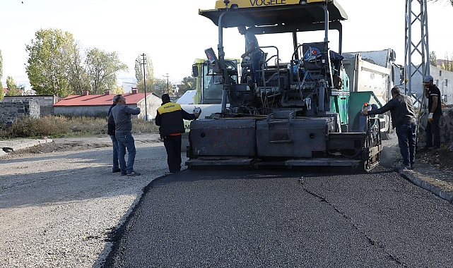 Kars’ta asfalt çalışmaları devam ediyor