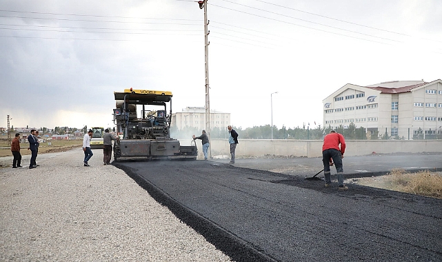 Kars'ta asfalt çalışmaları sürüyor