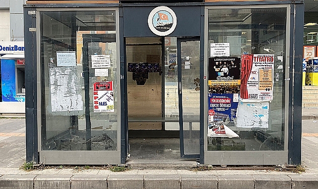 Kars’ta dolmuş durağı ilan panosuna döndü