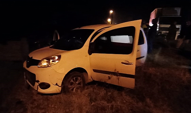 Kars'ta tırın iki otomobile çarptığı kazada 2 polis yaralandı