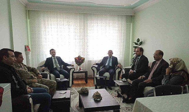 Kaymakam Oğuztürk'ün şehit ailelerini ziyareti