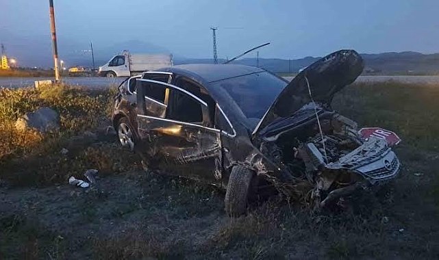 Lastiği patlayan otomobil, şarampole yuvarlandı: 1 yaralı