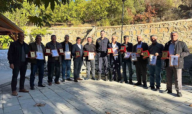 Malatya'da emekliye ayrılan köy korucularına plaket