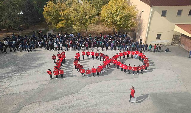Malatya'da öğrencilerden Cumhuriyet'in 100. yılına özel koreografi