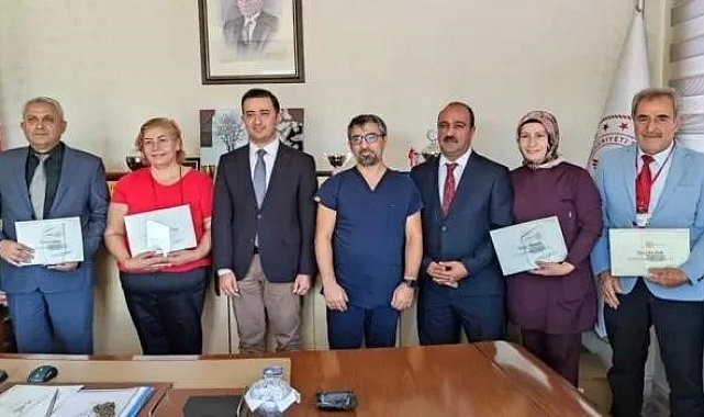 Meslekte 25 yılını dolduranlara teşekkür belgesi verildi