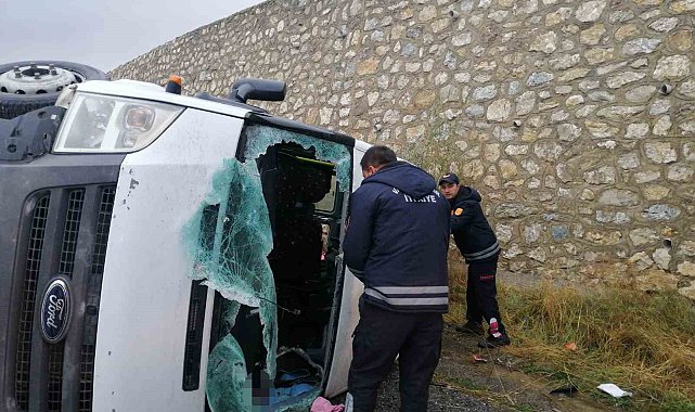 Minibüs kontrolden çıktı: 14 yaralı