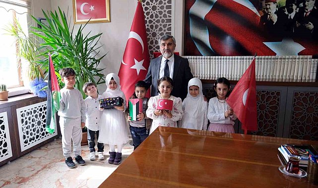 Minik Kur'an kursu öğrencilerinden Filistin'e destek