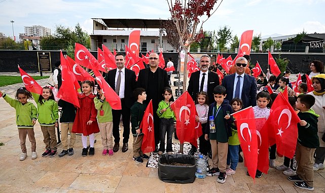Minikler, ektikleri 100 tohumla geleceğe nefes oldular