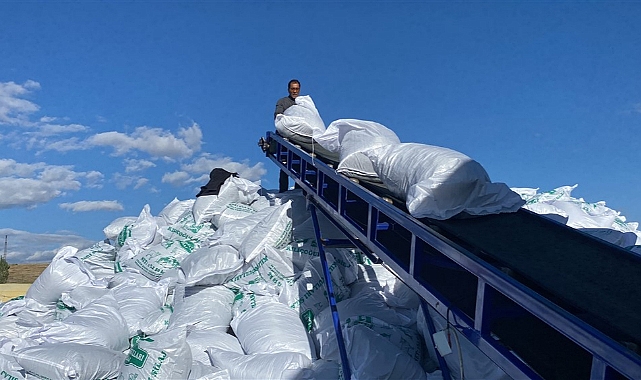 Muhtar köyüne kurduğu tesiste günde 100 ton üretim yapıyor