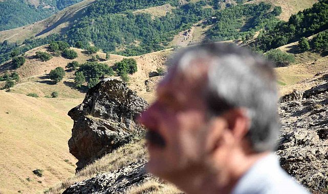 Muş'ta 'Ovaya Bakan Adam' kaya taşı görenleri hayran bırakıyor