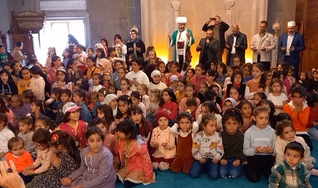 Nasreddin Hoca çocukları camide güldürdü