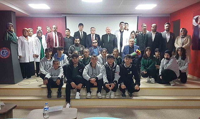 Öğrenciler gazileri sınıflarında misafir etti