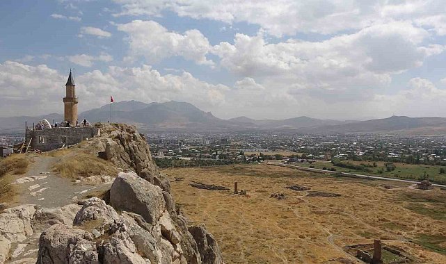 Osmanlı'nın Van'daki sembolü yeniden ibadete açılıyor