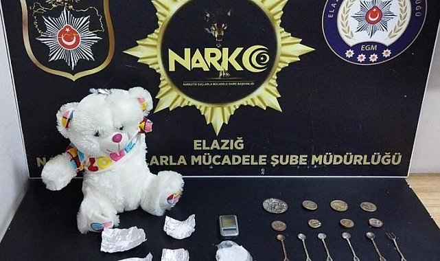 Oyuncak ayı ve yakıt deposuna zulalanmış uyuşturucular ele geçirildi: 5 gözaltı