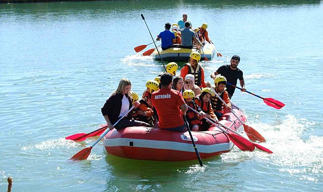 Özel çocukların rafting keyfi