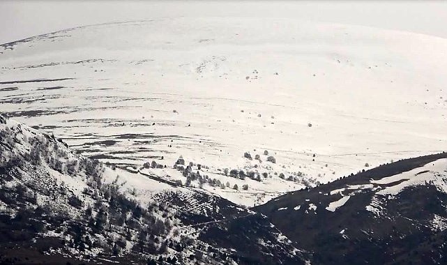 Posof'ta dağlara kar yağdı