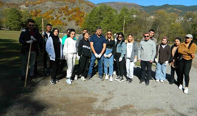 Posof'ta gençlerden örnek çevre farkındalığı uygulaması