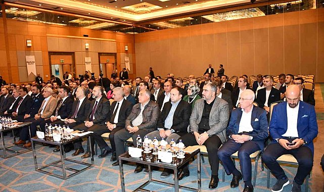 "Türkiye Yüzyılı'nda Tekstilin Geleceği" konuşuldu