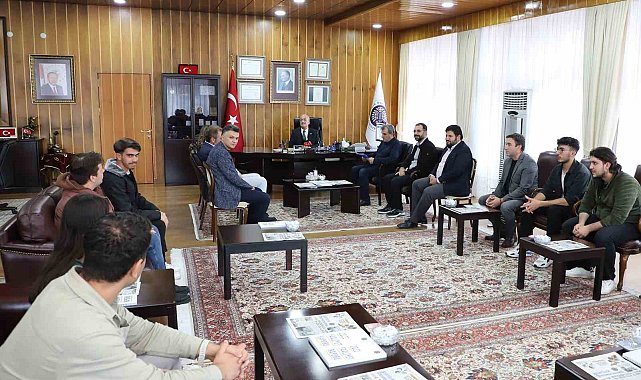 Rektör Çomaklı, üniversitenin teknoloji takımlarıyla buluştu