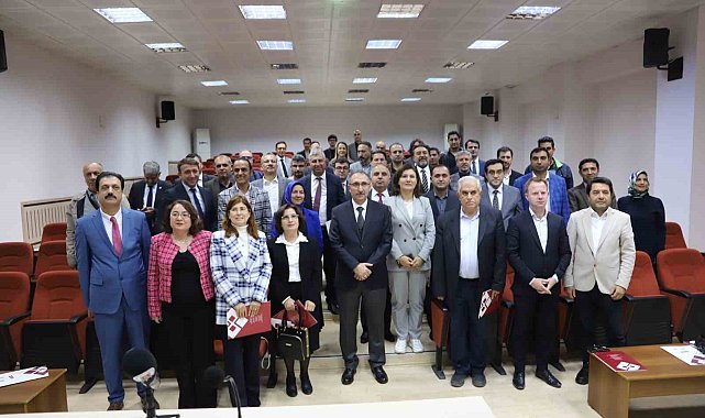 Rektör Göktaş, akademisyenleri ödüllendirdi