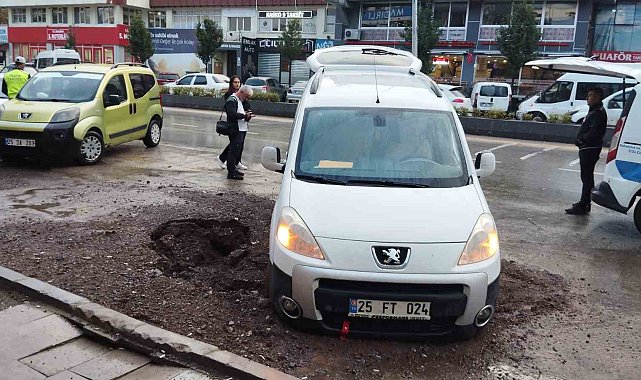 Sağanak yağmur hayatı felç etti