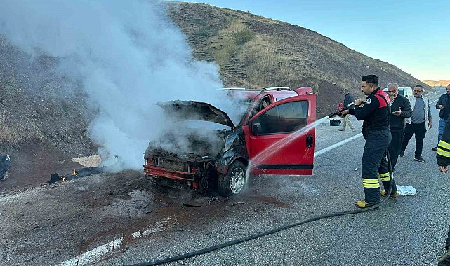 Seyir halindeki araç yandı