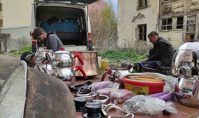 Seyyar kalaycı unutulmaya yüz tutmuş mesleğini şehir şehir dolaşarak yaşatıyor