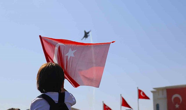 SOLOTÜRK, Elazığ'ı selamladı