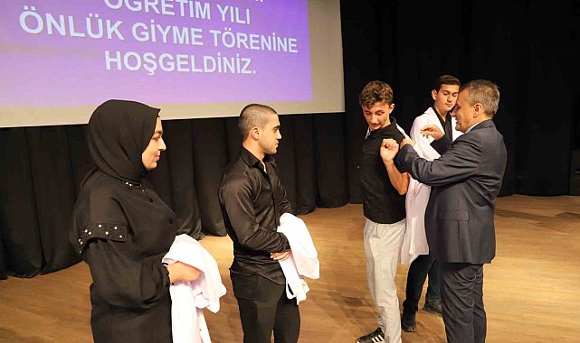 Tıp Fakültesi öğrencileri beyaz önlüklerini giydi