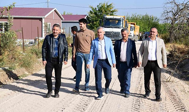 Topraktepe'nin yolları yenileniyor