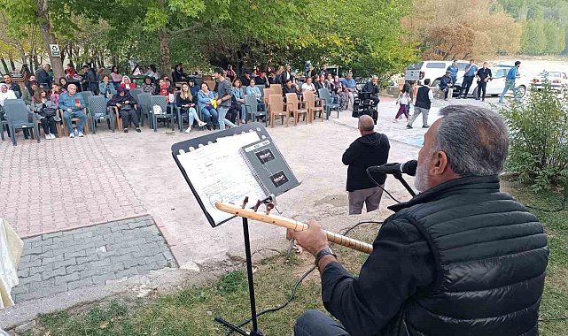 Tuncelili sanatçılar, kanser hastası için destek konseri verdi