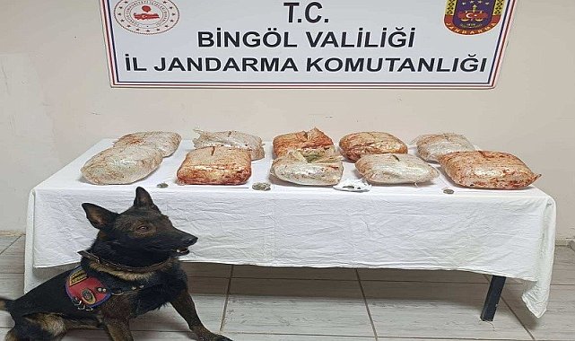 Uyuşturucuları salça kovası ve patates çuvallarına gizlemişler