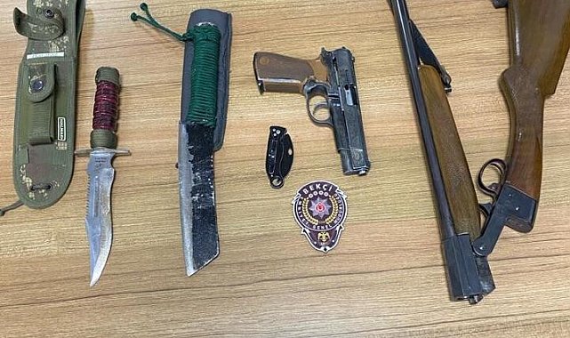 Üzerlerinden silah ve tüfek çıkan 3 şüpheliye işlem yapıldı