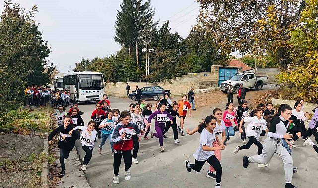 Üzümlü'de Cumhuriyet Koşusu düzenlendi