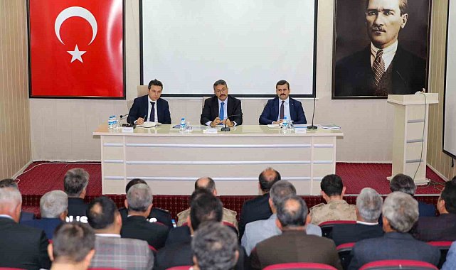 Vali Ali Çelik, muhtarlarla bir araya geldi