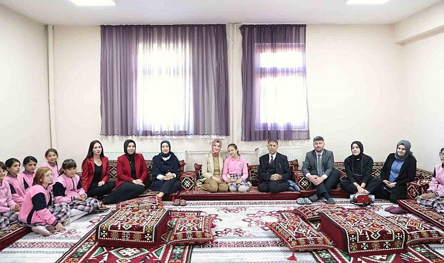 Vali eşi Neslihan Gül Koç, kız öğrencilere rol model oluyor