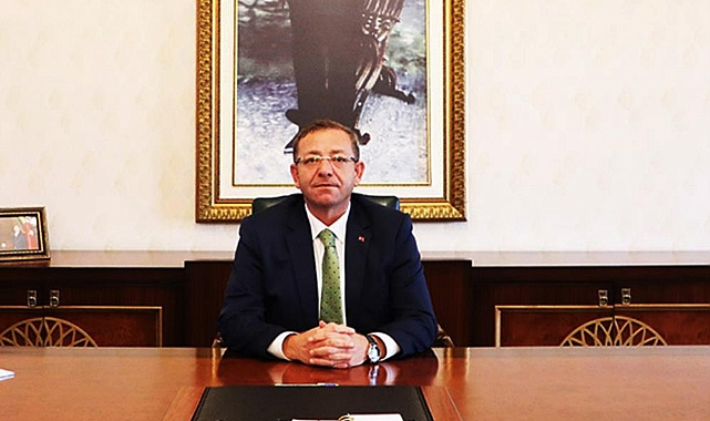 Vali Polat'tan Kars halkına bayrak çağrısı