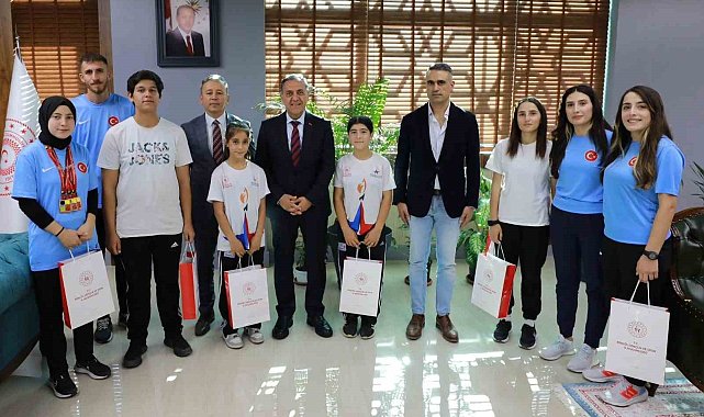Vali Usta bocce sporcularını makamında kabul etti