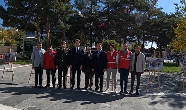 Van depreminde yaşamını yitirenler için anma programı yapıldı