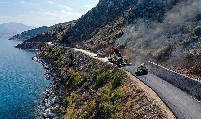 Van Gölü sahilindeki grup mahalle yolu asfaltlandı