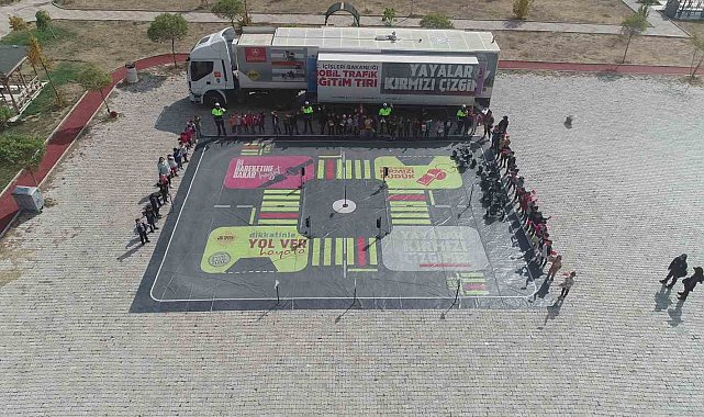 Van'da 'Mobil Trafik Eğitim Tırı'nda öğrencilere eğitim verildi