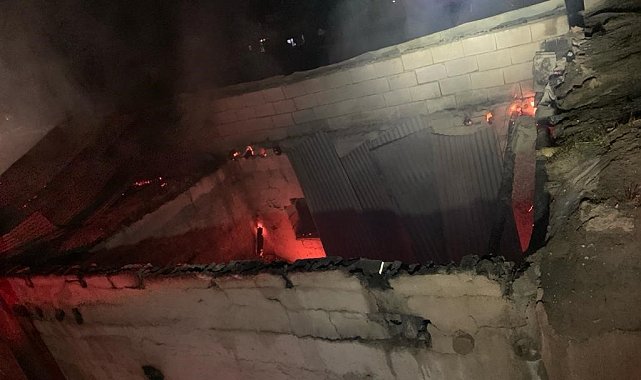 Van'da ahır, tandır evi ve garaj yangını