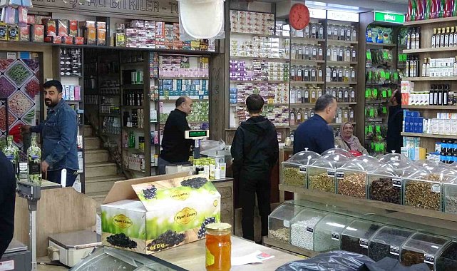 Van'da soğuk hava aktarlardaki yoğunluğu artırdı