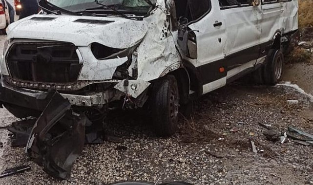 Van'da yolcu minibüsü takla attı: 7 yaralı