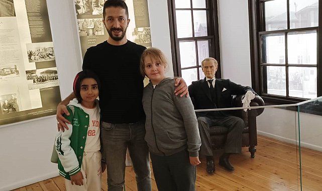 Vanlı minik öğrencilerin Atatürk'ün doğduğu evi görme sevinci