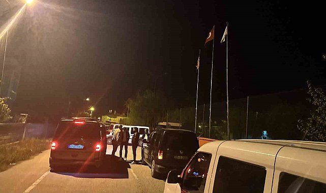 Vanspor tesisleri önünde silahla ateş eden 3 kişi gözaltına alındı