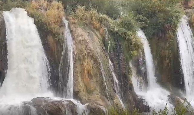 Yağan yağmurlar Muradiye Şelalesi'ni coşturdu