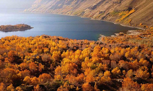 Yeryüzü cenneti Nemrut Kalderası'nda sonbahar güzelliği