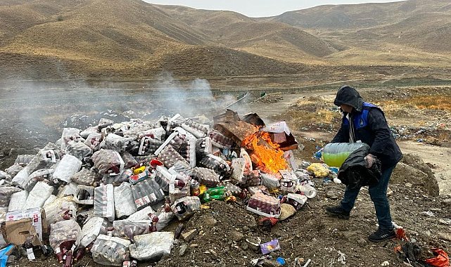 Yüksekova'da bir kamyon gıda imha edildi